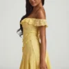 Rochie mini A-line cu umeri decupați din dantelă, de la Nahida, în galben pastel