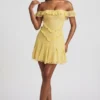 Rochie mini A-line cu umeri decupați din dantelă, de la Nahida, în galben pastel