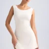 Rochie mini A-line cu umeri decupați și spate în formă de cap de balenă Tigen, culoare ivoriu