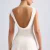 Rochie mini A-line cu umeri decupați și spate în formă de cap de balenă Tigen, culoare ivoriu