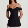 Rochie mini A-line cu volane și umeri decupați Maelie, negru Rochie mini A-line cu volane și umeri decupați Maelie, negru