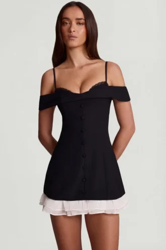 Rochie mini A-line cu volane și umeri decupați Maelie, negru