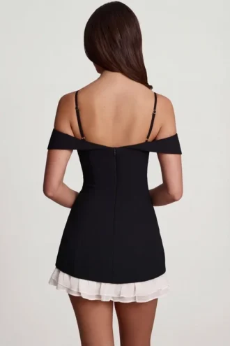 Rochie mini A-line cu volane și umeri decupați Maelie, negru