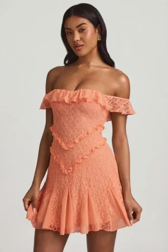 Rochie mini A-line din dantelă cu umeri decupați Nahida, culoare piersică