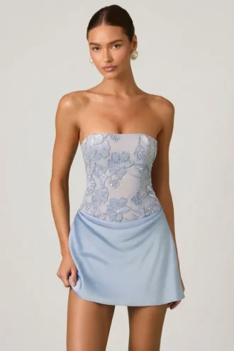 Rochie mini A-line fără bretele, cu drapaj și ornamente, Eden, în albastru cer Rochie mini A-line fără bretele, cu drapaj și ornamente, Eden, în albastru cer