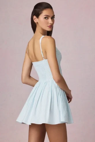 Rochie mini A-line Marissa cu detaliu fundă, în dungi albastru pudră Rochie mini A-line Marissa cu detaliu fundă, în dungi albastru pudră