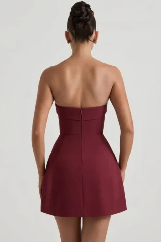 Rochie mini A-line structurată, fără bretele, cu guler pliat, model Taia, în culoarea roșu vin Rochie mini A-line structurată, fără bretele, cu guler pliat, model Taia, în culoarea roșu vin
