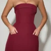 Rochie mini A-line structurată, fără bretele, cu guler pliat, model Taia, în culoarea roșu vin