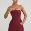 Rochie mini A-line structurată, fără bretele, cu guler pliat, model Taia, în culoarea roșu vin