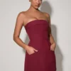 Rochie mini A-line structurată, fără bretele, cu guler pliat, model Taia, în culoarea roșu vin