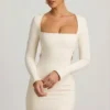 Rochie mini Akari cu decupaje și detalii cu perle, în culoarea ivoriu