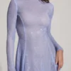 Rochie mini albastră cu mâneci lungi și spate decupat, cu ornamente Dixie Rochie mini albastră cu mâneci lungi și spate decupat, cu ornamente Dixie