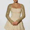 Rochie mini Aletta cu tiv bufant și ornamente, în culoarea auriu
