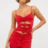 Rochie mini Aniela din jersey elastic cu decupaje și detalii cu trandafiri, în roșu stacojiu