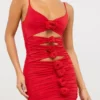 Rochie mini Aniela din jersey elastic cu decupaje și detalii cu trandafiri, în roșu stacojiu