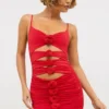 Rochie mini Aniela din jersey elastic cu decupaje și detalii cu trandafiri, în roșu stacojiu
