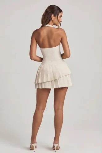 Rochie mini asimetrică cu gât halter și straturi, model Rosaria, în culoarea ivoriu Rochie mini asimetrică cu gât halter și straturi, model Rosaria, în culoarea ivoriu