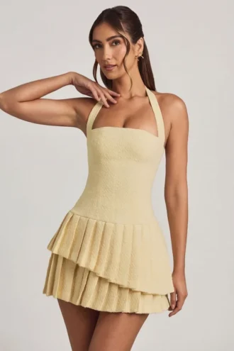 Rochie mini asimetrică cu gât halter și straturi, în galben pastel Rochie mini asimetrică cu gât halter și straturi, în galben pastel