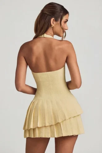 Rochie mini asimetrică cu gât halter și straturi, în galben pastel Rochie mini asimetrică cu gât halter și straturi, în galben pastel