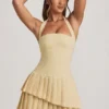 Rochie mini asimetrică cu gât halter și straturi, în galben pastel