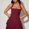 Rochie mini asimetrică cu gât halter și straturi Rosaria, în roșu vin