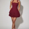 Rochie mini asimetrică cu gât halter și straturi Rosaria, în roșu vin