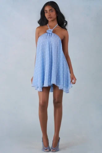 Rochie mini babydoll Evania cu gât halter, cu imprimeu cu buline albastre Rochie mini babydoll Evania cu gât halter, cu imprimeu cu buline albastre