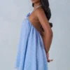 Rochie mini babydoll Evania cu gât halter, cu imprimeu cu buline albastre