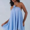 Rochie mini babydoll Evania cu gât halter, cu imprimeu cu buline albastre
