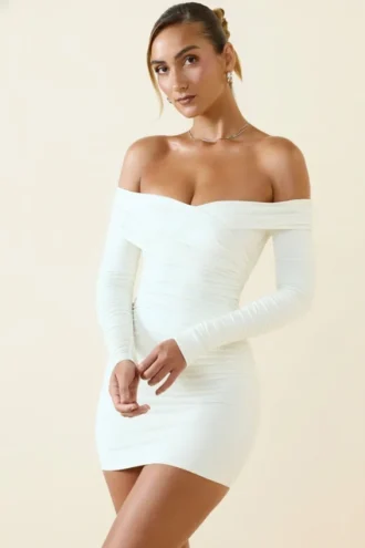 Rochie mini bodycon cu umeri decupați și drapaje Rosanna, culoare vanilie
