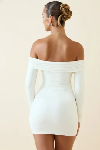 Rochie mini bodycon cu umeri decupați și drapaje Rosanna, culoare vanilie