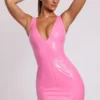 Rochie mini bodycon din vinil Allani cu decolteu adânc, în roz