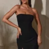 Rochie mini Brielle cu decolteu bandeau, negru