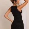 Rochie mini Cassis cu decolteu adânc și ornamente, în culoarea neagră