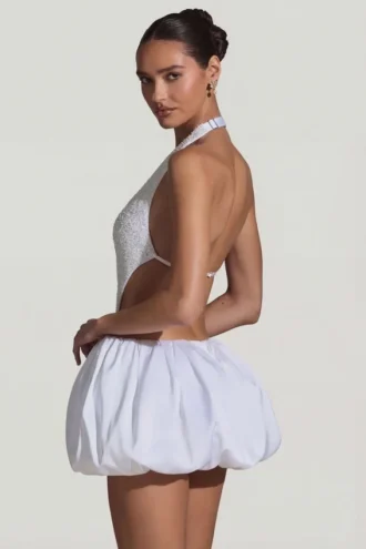 Rochie mini Cece cu decupaje și tiv bufant, în alb
