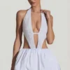 Rochie mini Cece cu decupaje și tiv bufant, în alb