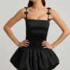 Rochie mini Cirilla cu detalii cu fundițe și tiv bufant, în negru