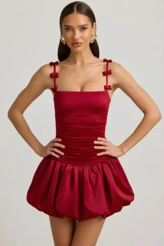 Rochie mini Cirilla cu detalii de fundă și tiv bufant, în culoarea roșu intens Rochie mini Cirilla cu detalii de fundă și tiv bufant, în culoarea roșu intens