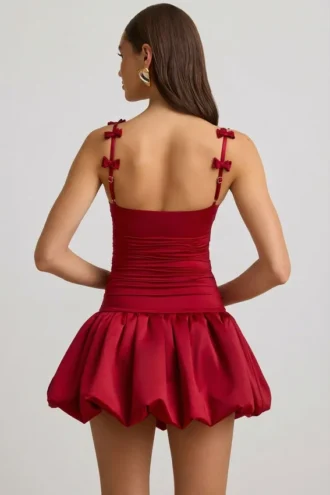 Rochie mini Cirilla cu detalii de fundă și tiv bufant, în culoarea roșu intens Rochie mini Cirilla cu detalii de fundă și tiv bufant, în culoarea roșu intens