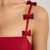 Rochie mini Cirilla cu detalii de fundă și tiv bufant, în culoarea roșu intens