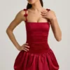 Rochie mini Cirilla cu detalii de fundă și tiv bufant, în culoarea roșu intens