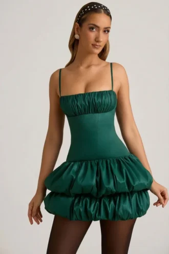 Rochie mini Clarice din satin cu corset și tiv bufant, în culoarea verde smarald Rochie mini Clarice din satin cu corset și tiv bufant, în culoarea verde smarald