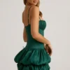 Rochie mini Clarice din satin cu corset și tiv bufant, în culoarea verde smarald