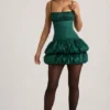 Rochie mini Clarice din satin cu corset și tiv bufant, în culoarea verde smarald