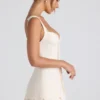 Rochie mini corset Cassandra cu volane și detalii cu nasturi, culoare ivoriu