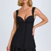 Rochie mini corset Cassandra cu volane și detalii cu nasturi, în negru