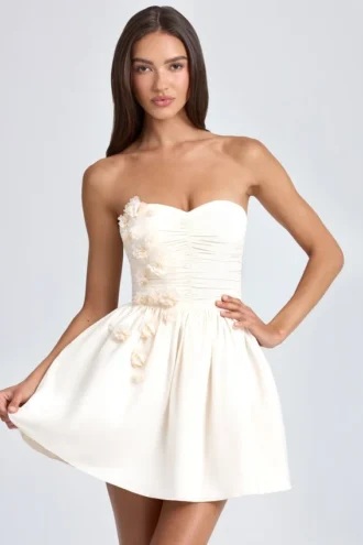 Rochie mini corset cu aplicații florale Mirabelle Bandeau, de culoare ivoriu Rochie mini corset cu aplicații florale Mirabelle Bandeau, de culoare ivoriu
