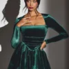 Rochie mini corset cu mâneci lungi din catifea Tera, în culoarea verde smarald Rochie mini corset cu mâneci lungi din catifea Tera, în culoarea verde smarald