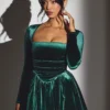 Rochie mini corset cu mâneci lungi din catifea Tera, în culoarea verde smarald Rochie mini corset cu mâneci lungi din catifea Tera, în culoarea verde smarald