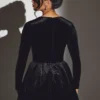 Rochie mini corset cu mâneci lungi din catifea Tera, negru intens Rochie mini corset cu mâneci lungi din catifea Tera, negru intens